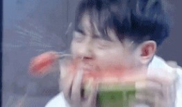 吃瓜娱乐圈打工人是谁,揭秘娱乐圈幕后奋斗者的真实生活